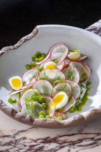 Салат с перепелиными яйцами и щавелем